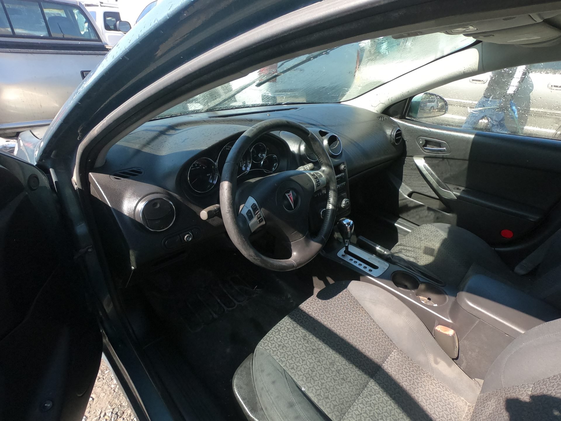 2009 PONTIAC G6 — thumbnail 3
