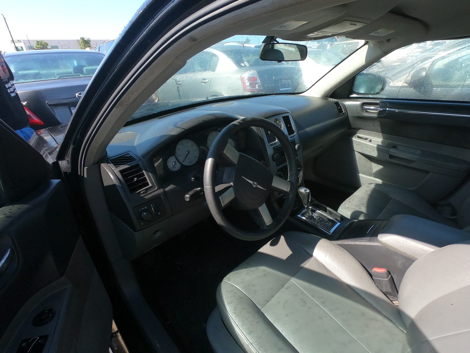 2005 CHRYSLER 300 — thumbnail 3