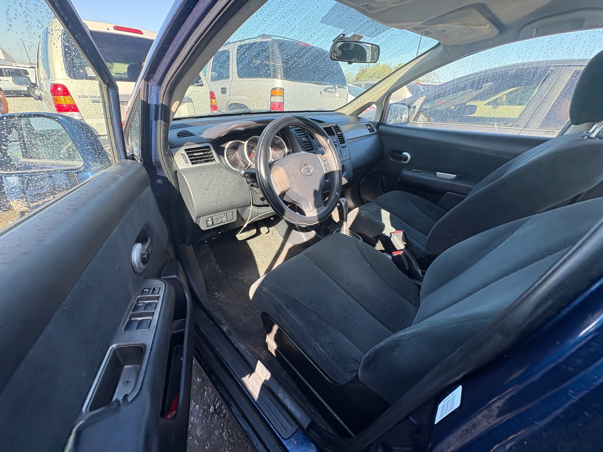 2011 NISSAN VERSA — thumbnail 3