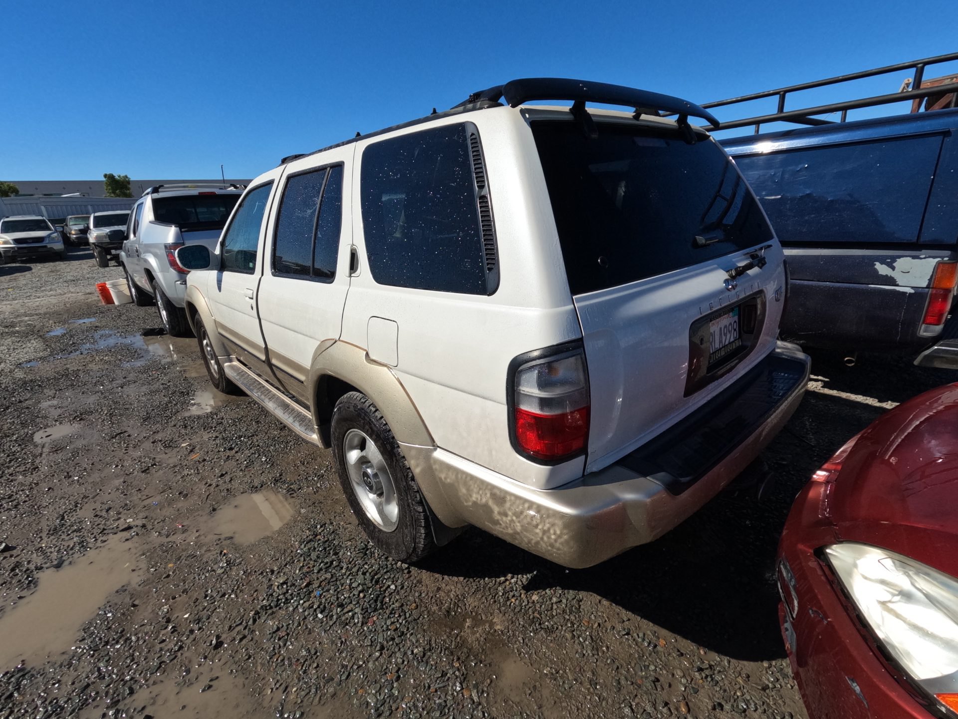 1999 INFINITI QX4 — thumbnail 4