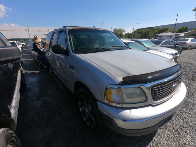 Vehicle: 2002 FORD EXPEDITION (Lot 152)