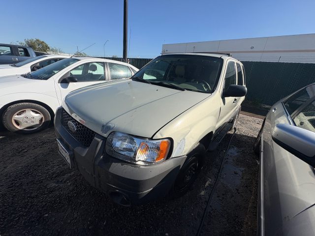 Vehicle: 2005 FORD ESCAPE (Lot 48)