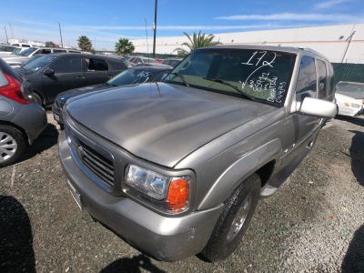 Vehicle: 2000 CADILLAC ESCALADE (Lot 172)