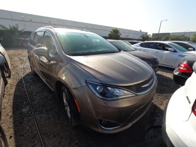 Vehicle: 2018 CHRYSLER PACIFICA (Lot 54)