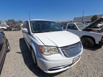 Vehicle: 2015 CHRYSLER T&C (Lot 64)