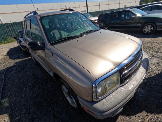 Vehicle: 2003 CHEVY TRACKER (Lot 27)