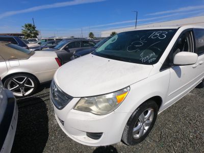 Vehicle: 2010 VOLKS ROUTAN (Lot 183)