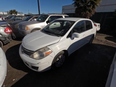 Vehicle: 2007 NISSAN VERSA (Lot 52)