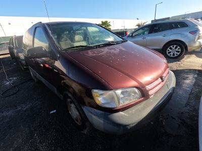 Vehicle: 1999 TOYOTA SIENNA (Lot 58)