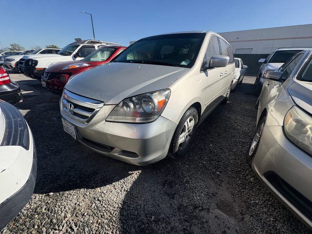 Vehicle: 2005 HONDA ODYSSEY (Lot 79)