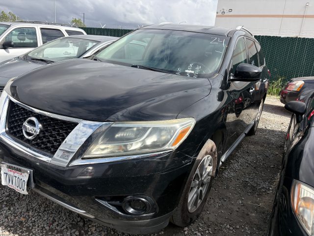 Vehicle: 2013 NISSAN PATHFINDER (Lot 24)