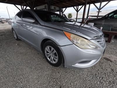 Vehicle: 2011 HYUNDAI SONATA (Lot 76)
