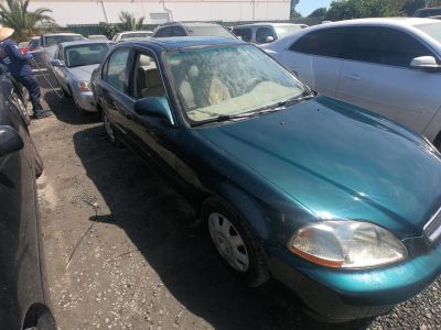 Vehicle: 1998 HONDA CIVIC (Lot 142)