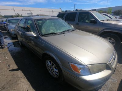 Vehicle: 2000 TOYOTA CAMRY (Lot 140)