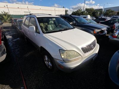 Vehicle: 2001 LEXUS RX 300 (Lot 34)
