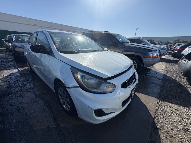 Vehicle: 2014 HYUNDAI ACCENT (Lot 50)