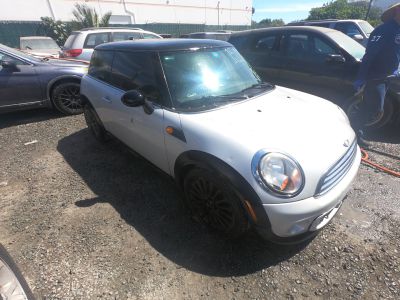 Vehicle: 2011 MINI COOPER (Lot 151)
