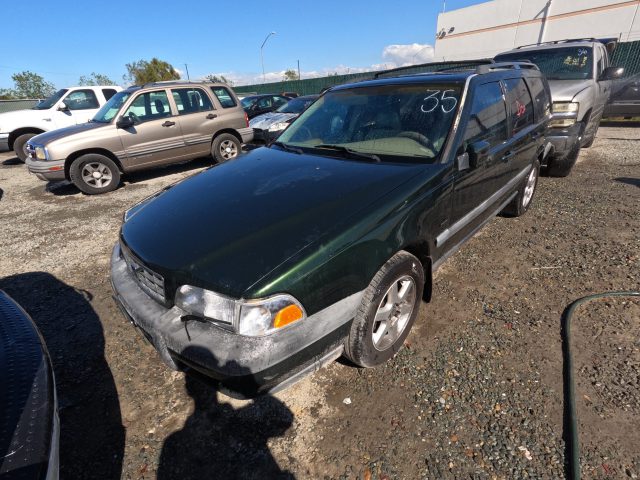 Vehicle: 1998 VOLVO V70 (Lot 35)