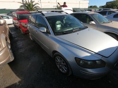 Vehicle: 2007 VOLVO V50 (Lot 129)