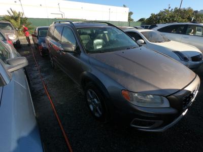 Vehicle: 2009 VOLVO XC70 (Lot 164)